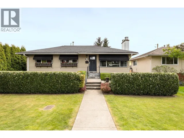 152 HARVEY STREET, New Westminster, British Columbia V3L4G2