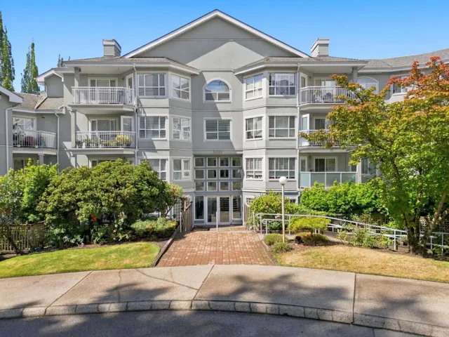 309 13939 LAUREL DRIVE, Surrey, British Columbia V3T1A8