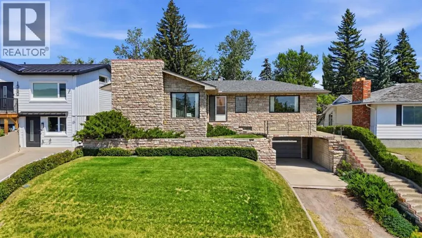 1556 Windsor Street NW, Calgary, Alberta T2W3X3