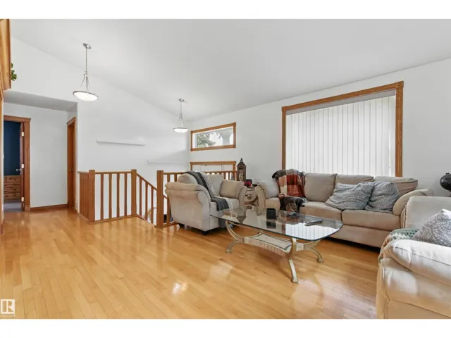 9716 160 ST NW, Edmonton, Alberta T5P3C8