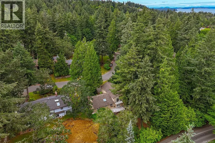 1005 Kentwood Pl, Saanich, British Columbia V8Y2R2