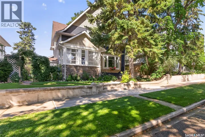 1046 Clifton AVENUE, Moose Jaw, Saskatchewan S6H3L2
