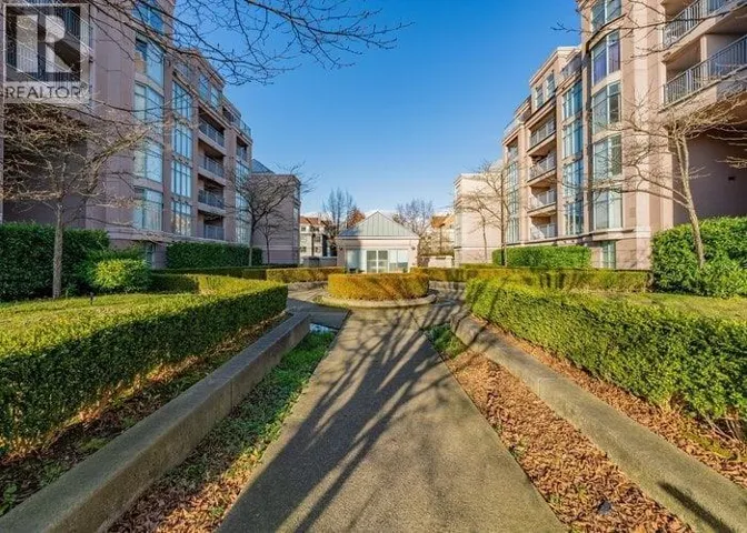 203 2468 E BROADWAY, Vancouver, British Columbia V5M4V1