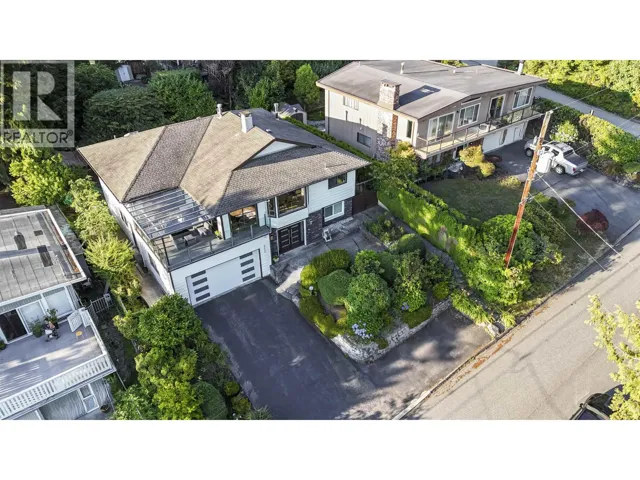 212 W BALMORAL ROAD, North Vancouver, British Columbia V7N2T8