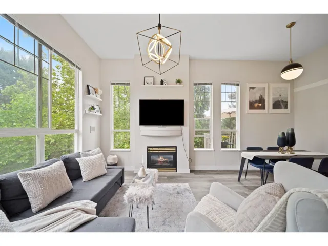 404 10186 155 STREET, Surrey, British Columbia V3R0R6