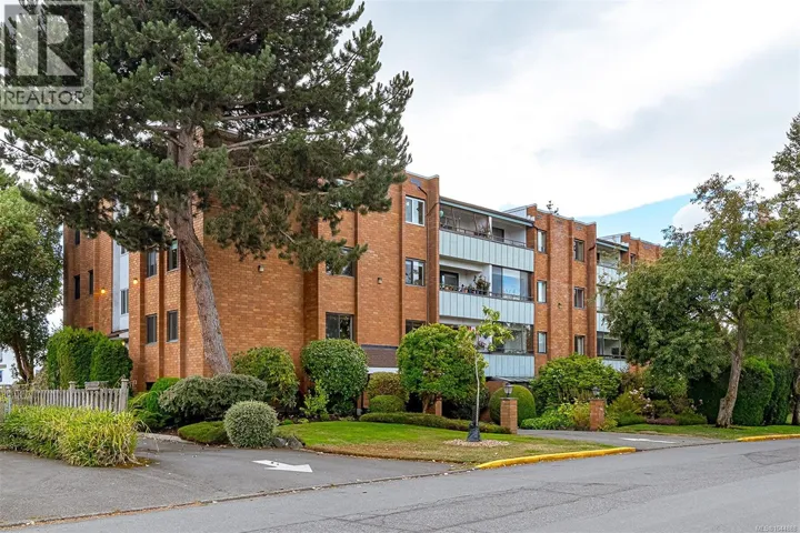 203 853 Selkirk Ave, Esquimalt, British Columbia V9A2T7