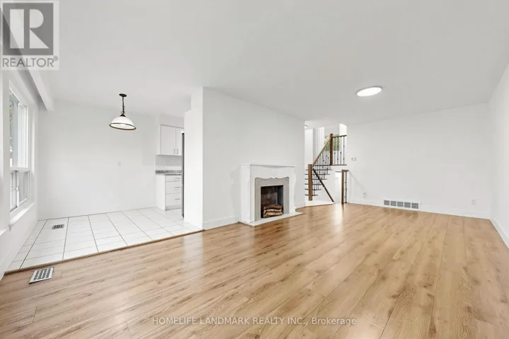 26 FENSIDE DRIVE, Toronto (Parkwoods-Donalda), Ontario M3A2V3