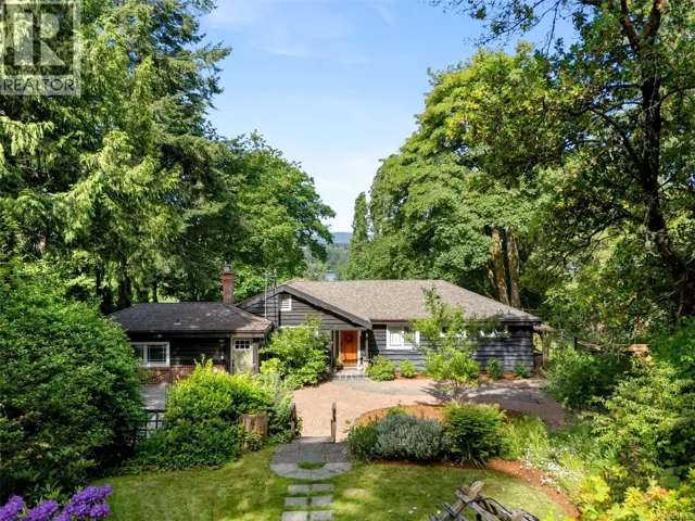 5168 Santa Clara Ave, Saanich, British Columbia V8Y1W4