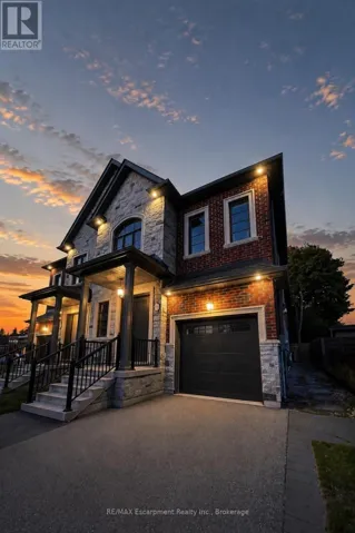81 BROCK STREET, Oakville (CO Central), Ontario L6K2Y9