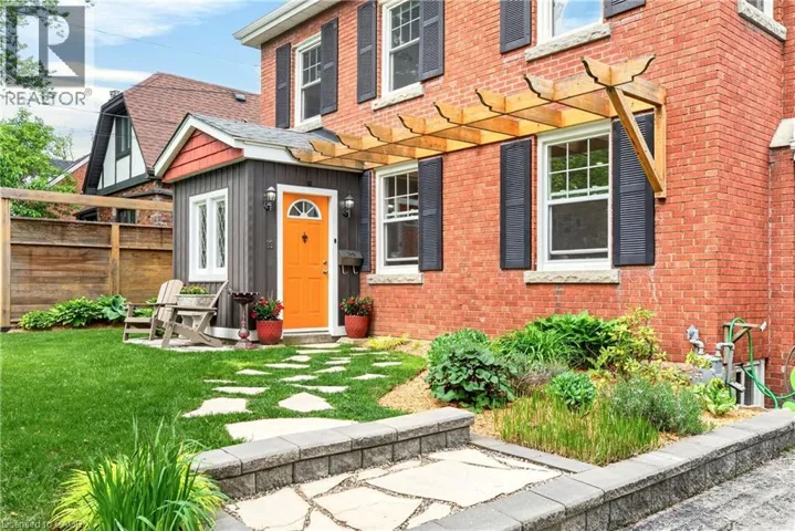 13 TWEEDSMUIR Avenue, Dundas, Ontario L9H4H6