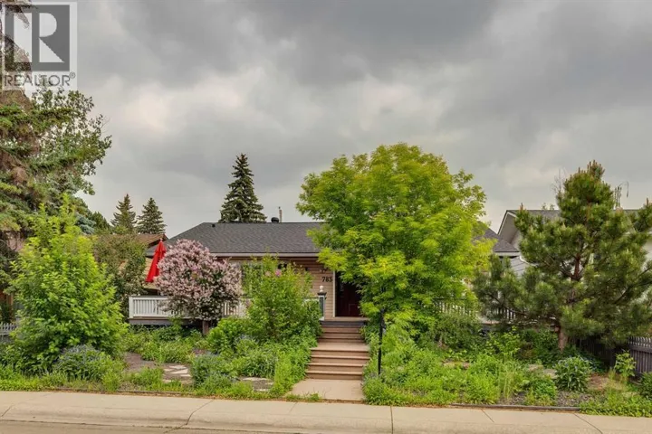 783 Lake Twintree Crescent SE, Calgary, Alberta T2J2W2