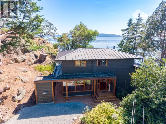 9919 SOUTHLANDS DRIVE, Pender Island, British Columbia V0N2M3