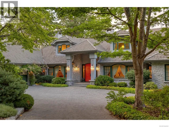 3445 Beach Dr, Oak Bay, British Columbia V8R6M6