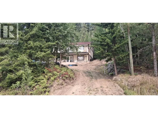 7475 Anglemont Way, Anglemont, British Columbia V0E1M8
