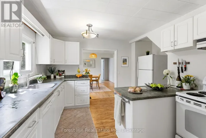 9 SPRUCE GLEN ROAD, Huntsville (Chaffey), Ontario P1H1C9