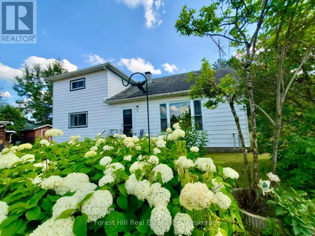 9 SPRUCE GLEN ROAD, Huntsville (Chaffey), Ontario P1H1C9