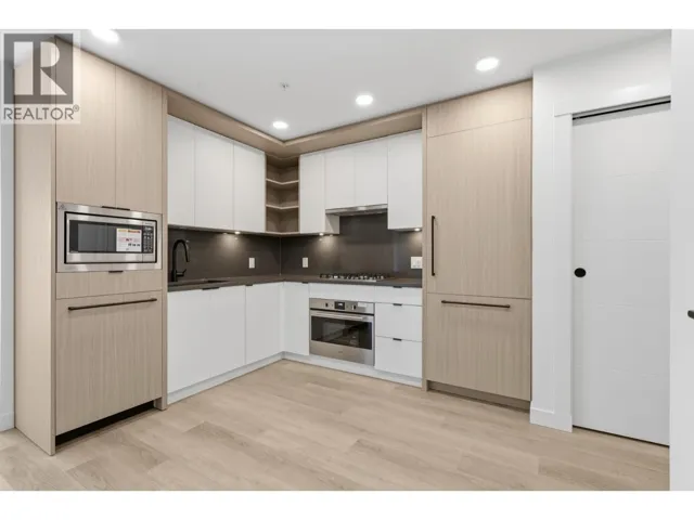 403 2268 E BROADWAY, Vancouver, British Columbia V5N0L2
