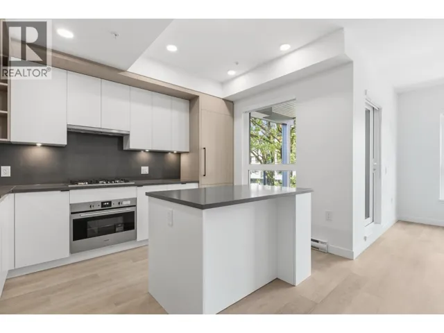 203 2268 E BROADWAY, Vancouver, British Columbia V5N0L2