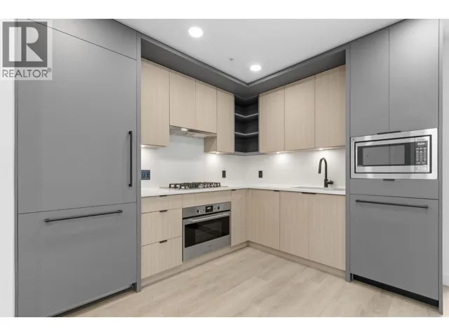 507 2268 E BROADWAY, Vancouver, British Columbia V5N0L2