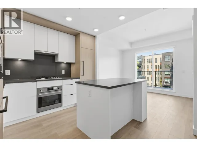 404 2268 E BROADWAY, Vancouver, British Columbia V5N0L2