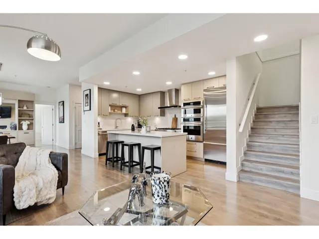 501 14022 NORTH BLUFF ROAD, White Rock, British Columbia V4B3C3