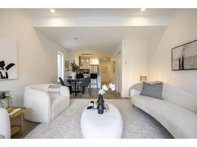 1 6328 KING GEORGE BOULEVARD, Surrey, British Columbia V3X0L4