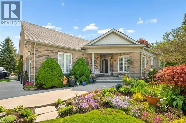 147 REIBER Court, Waterloo, Ontario N2L6N2