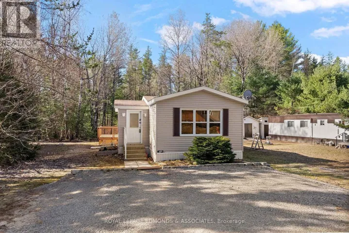 5 HUNTERS RUN LANE, Laurentian Hills, Ontario K0J1J0