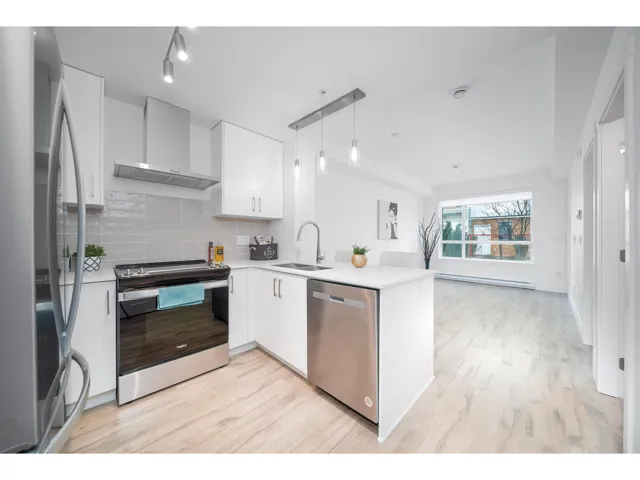 116 6338 KING GEORGE BOULEVARD, Surrey, British Columbia V3X0L4