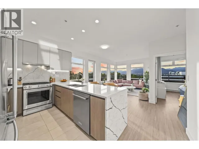 408 2408 GRANT STREET, Vancouver, British Columbia V5K3G4