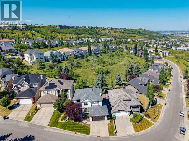 22 Patrick View SW, Calgary, Alberta T3H3B2