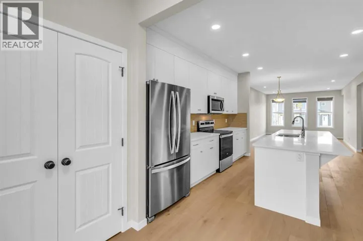 249 Aquila Drive NW, Calgary, Alberta T3R1Y6
