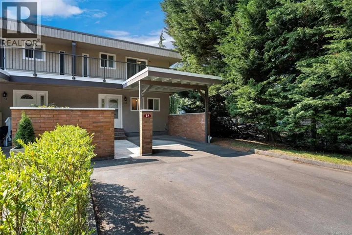18 1701 McKenzie Ave, Saanich, British Columbia V8N1A6