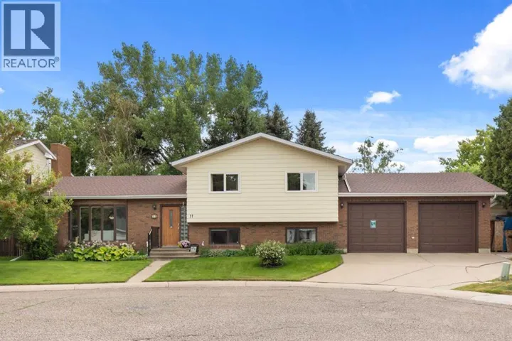 11 Greenwood Court SW, Medicine Hat, Alberta T1A7X7