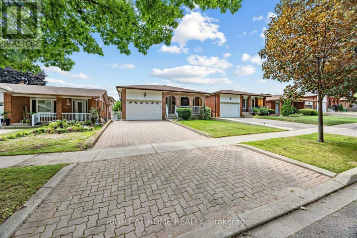 3126 MCCARTHY COURT, Mississauga (Applewood), Ontario L4Y3Z5