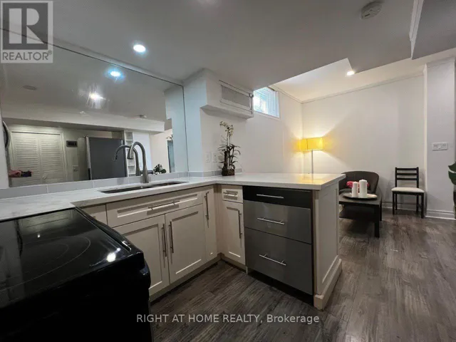 24 JONDAN ( BASEMNET) CRESCENT, Markham (Royal Orchard), Ontario L3T3Z5