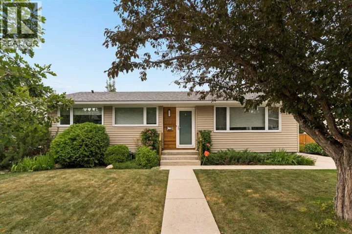 27 Gateway Drive SW, Calgary, Alberta T3E4J8