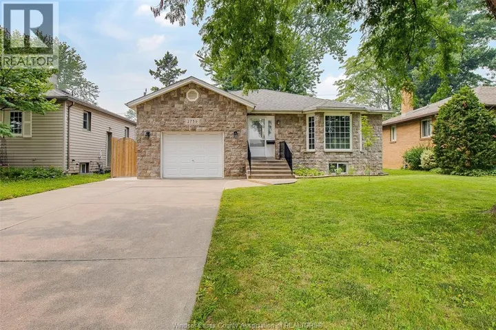 2759 MCKAY AVENUE, Windsor, Ontario N9E2P7