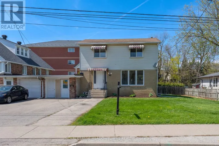82 MAPLE AVENUE, Halton Hills (Georgetown), Ontario L7G1X7