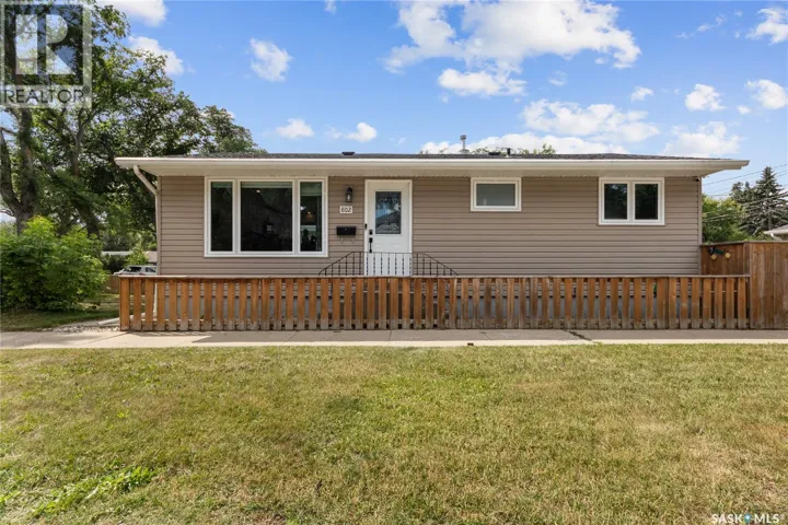 W 802 31st STREET W, Saskatoon, Saskatchewan S7L0R8