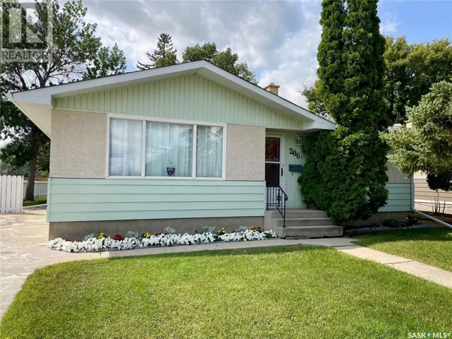 206 Mcintosh STREET N, Regina, Saskatchewan S4R4Z9