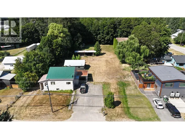 719 Big Eddy Road, Revelstoke, British Columbia V0E2S0