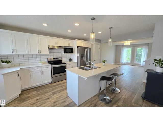 803 Secord BV NW NW, Edmonton, Alberta T5T7K2