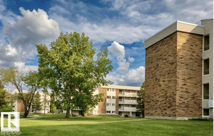 #31 11255 31 AV NW, Edmonton, Alberta T6J3V6