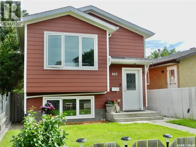 907 Ominica STREET E, Moose Jaw, Saskatchewan S6H0J1