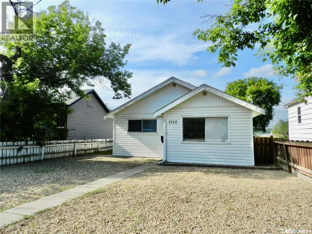 1112 Lillooet STREET W, Moose Jaw, Saskatchewan S6H5A3