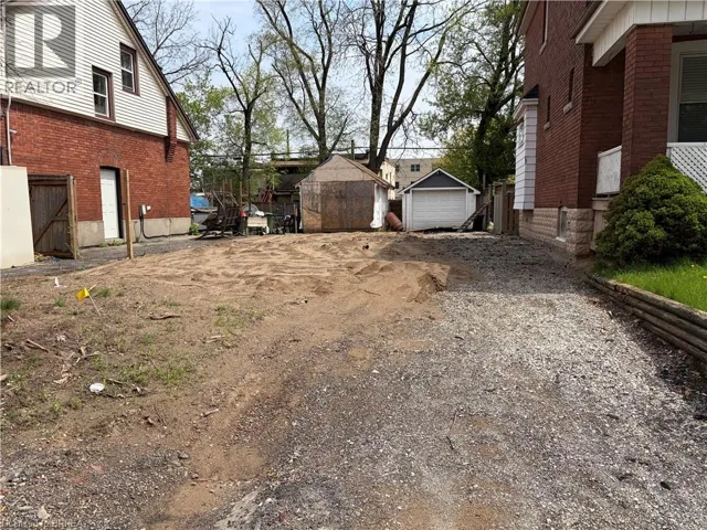 18 TUXEDO Avenue N, Hamilton, Ontario L8H4P5