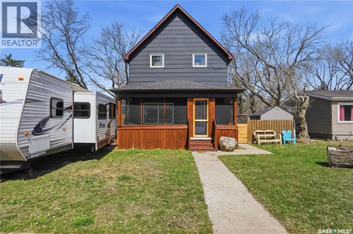56 Iroquois STREET W, Moose Jaw, Saskatchewan S6H5A5
