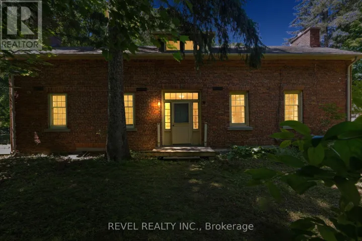41 MILL STREET, Mississauga (Streetsville), Ontario L5M1Y3