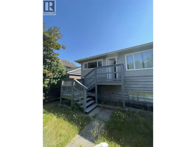 100 SEA AVENUE, Burnaby, British Columbia V5B3W6